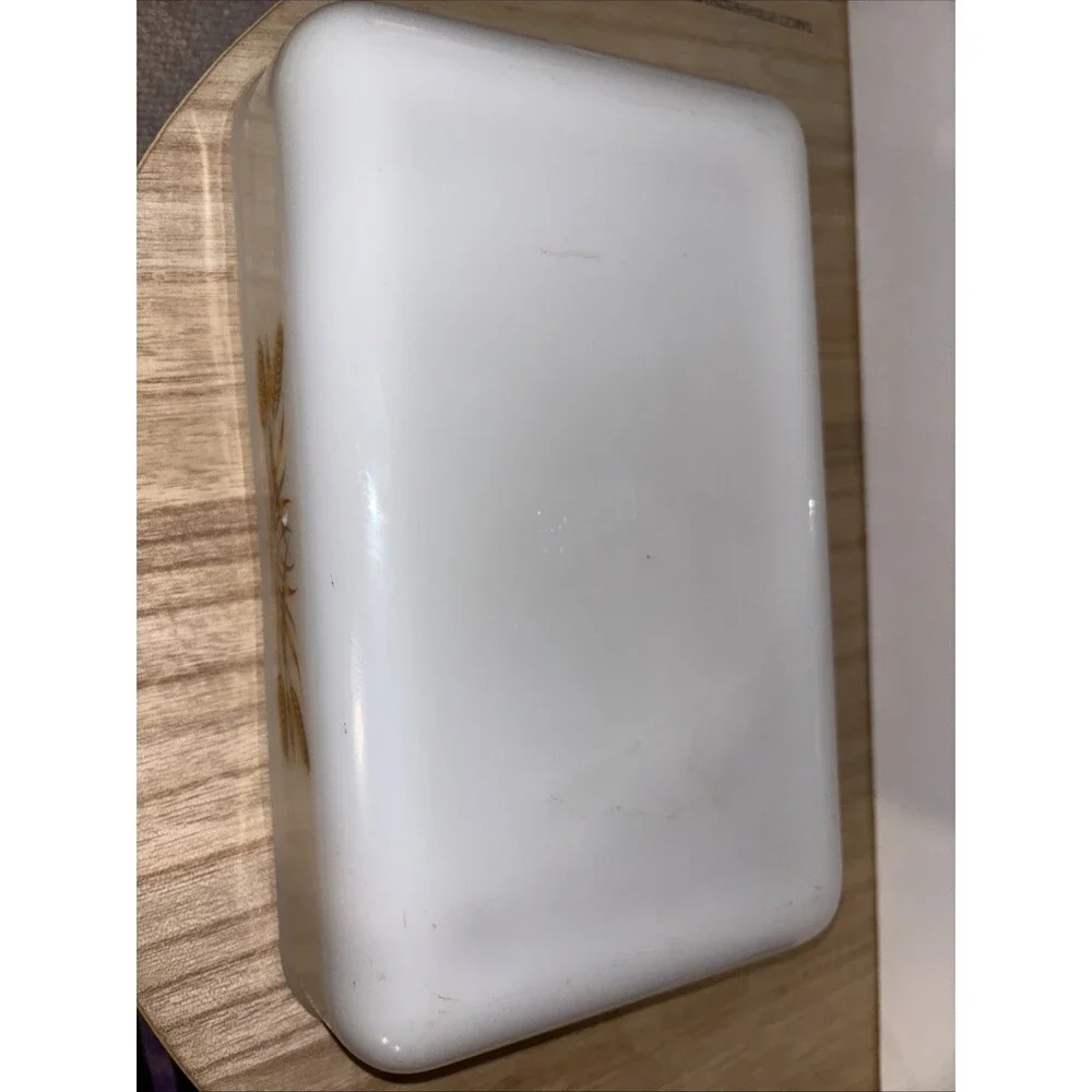 Vintage Anchor Hocking Fire King 1.5qt Wheat Pattern Baking Dish Milk Glass #410